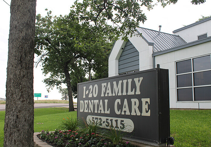 I-20 Family Dental sign