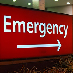 Emergency sign with arrow.