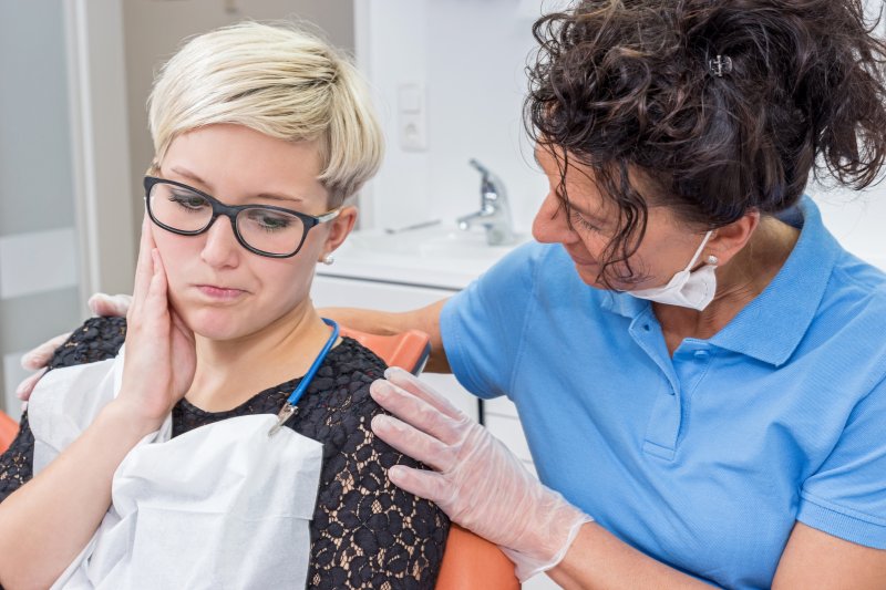 Blonde woman visiting dentist for a dental emergency